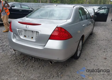 2007 Honda Accord 3.0 Ex z USA, uszkodzony, nr VIN 1HGCM66507A016700